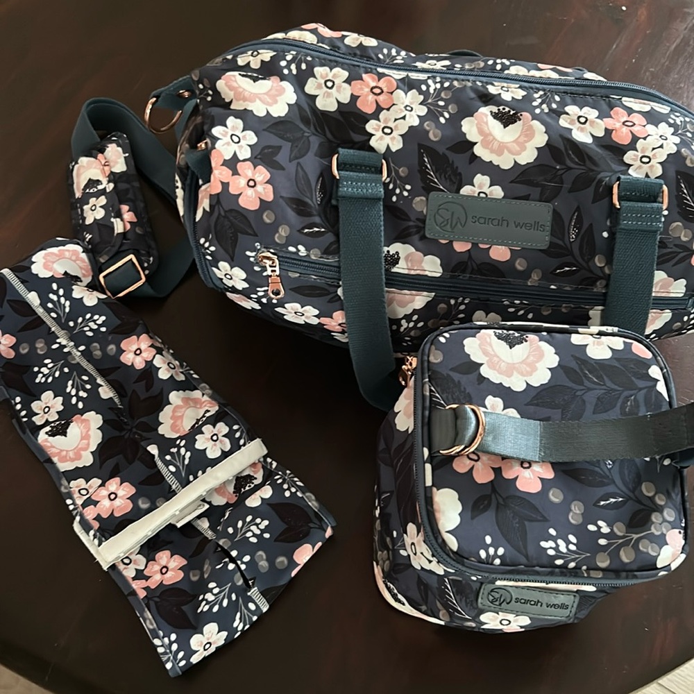 Sarah Wells Lizzy Pump Bag (le floral) and Cold Gold and pumping bra